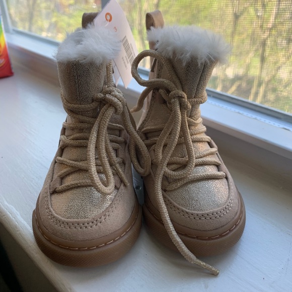 Gymboree fur-lined gold bootie - Picture 2 of 5